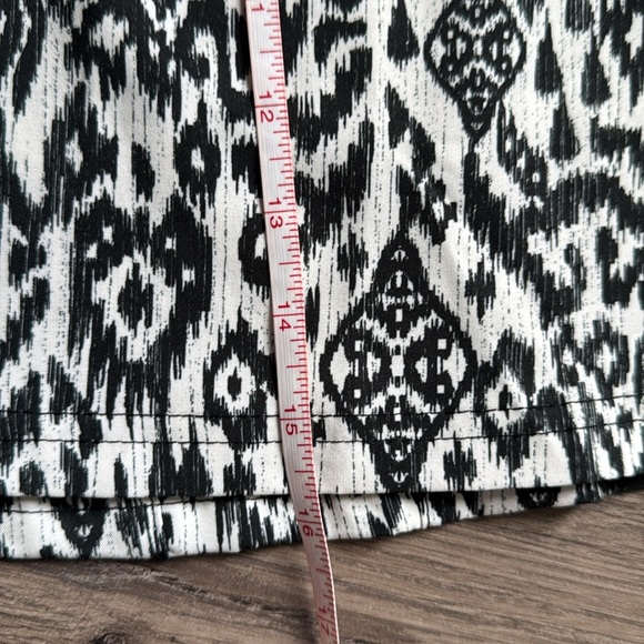 Rip Skirt - Summer - Lightweight Black and White Patterned - Picture 6 of 9
